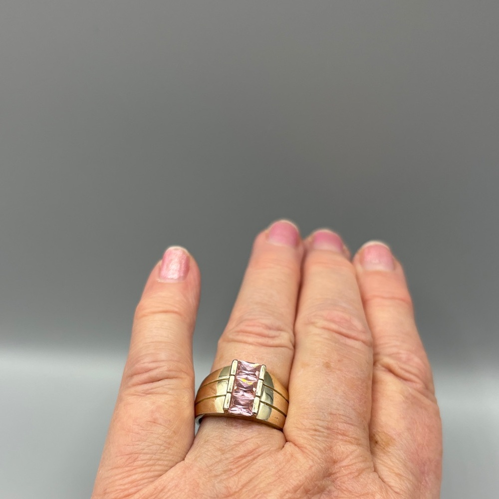 Elegant Gold and Pink Stone Ring JP345 2/$10